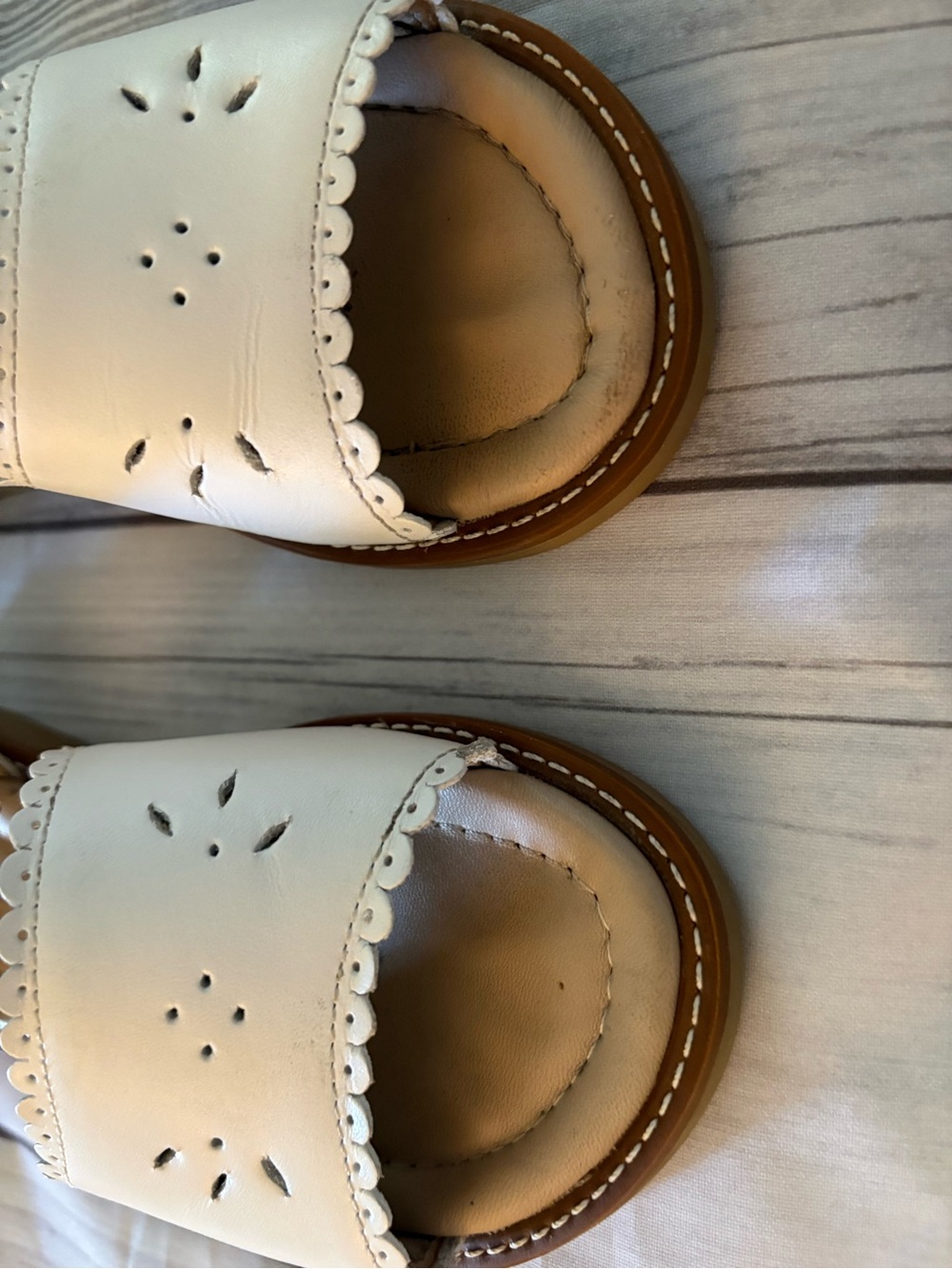 Elephantito White Scalloped Leather Sandals Girls Size 11 - Picture 6 of 9